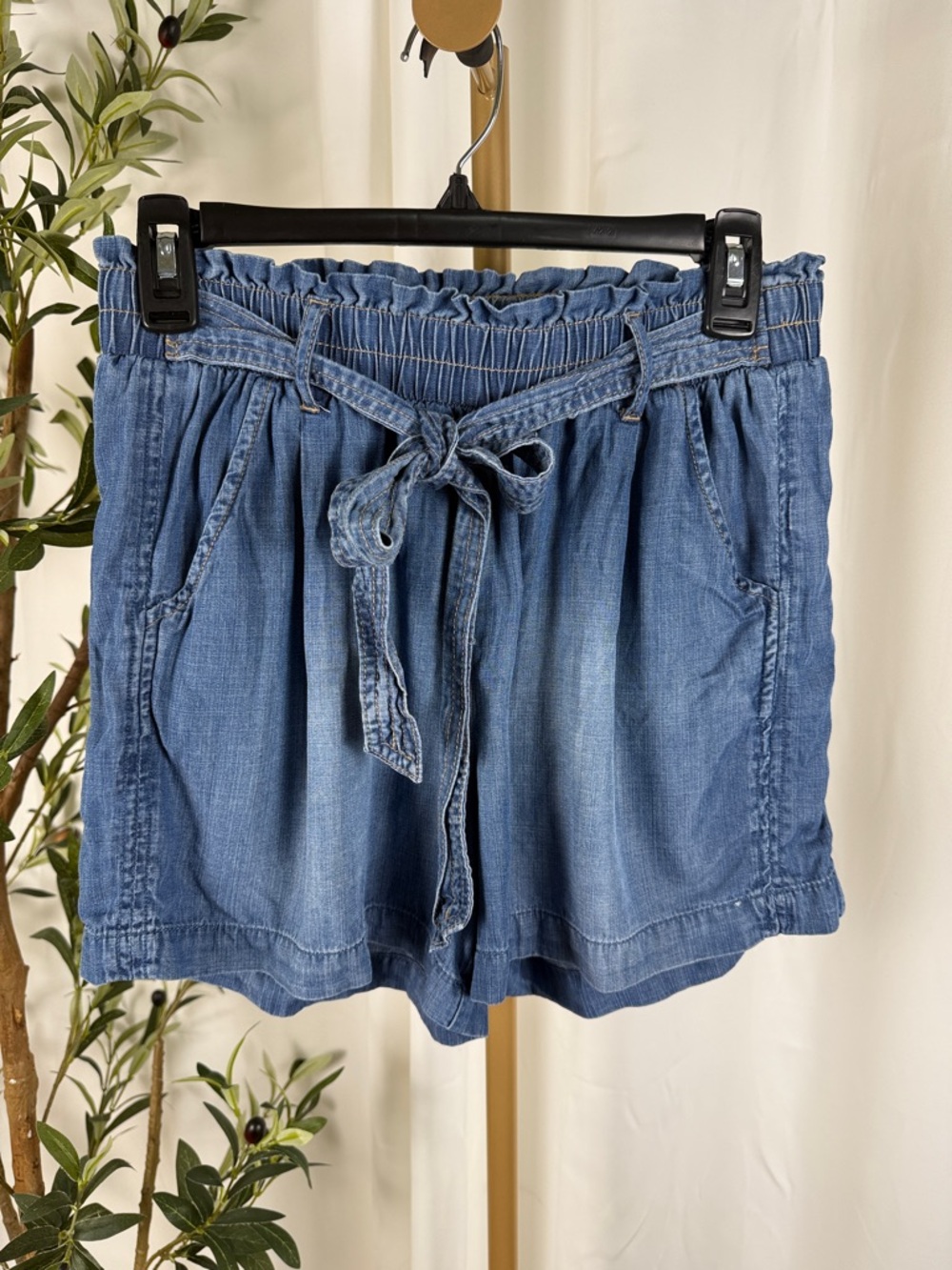 Knox Rose Blue Chambray Paperbag Waist Shorts Sz S (B5)